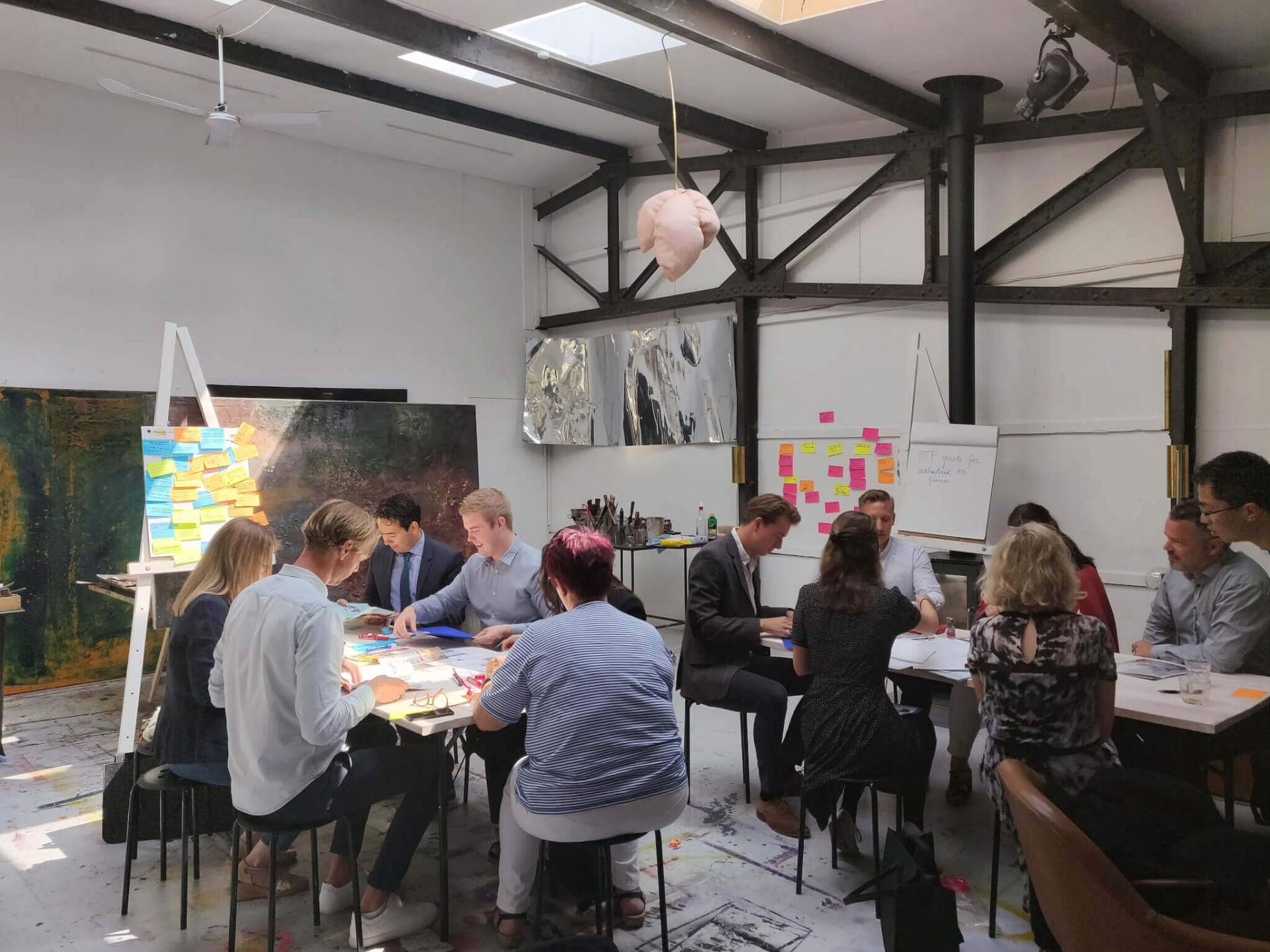 Kreativ workshop i kunstnerværksted